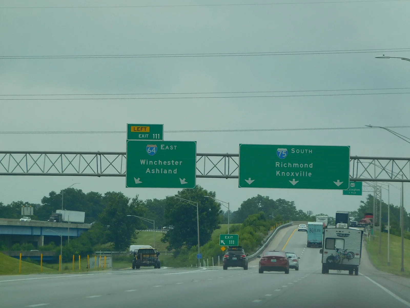 Overhead signs at the I-64 East and I-75 South split, Exit 111, in Lexington
