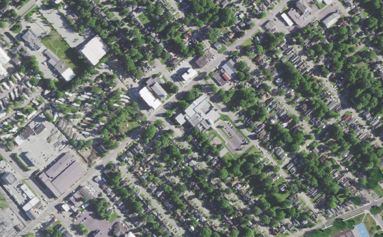 Arlington Elementary School and its grounds on Arceme Avenue in Lexington, seen from the air