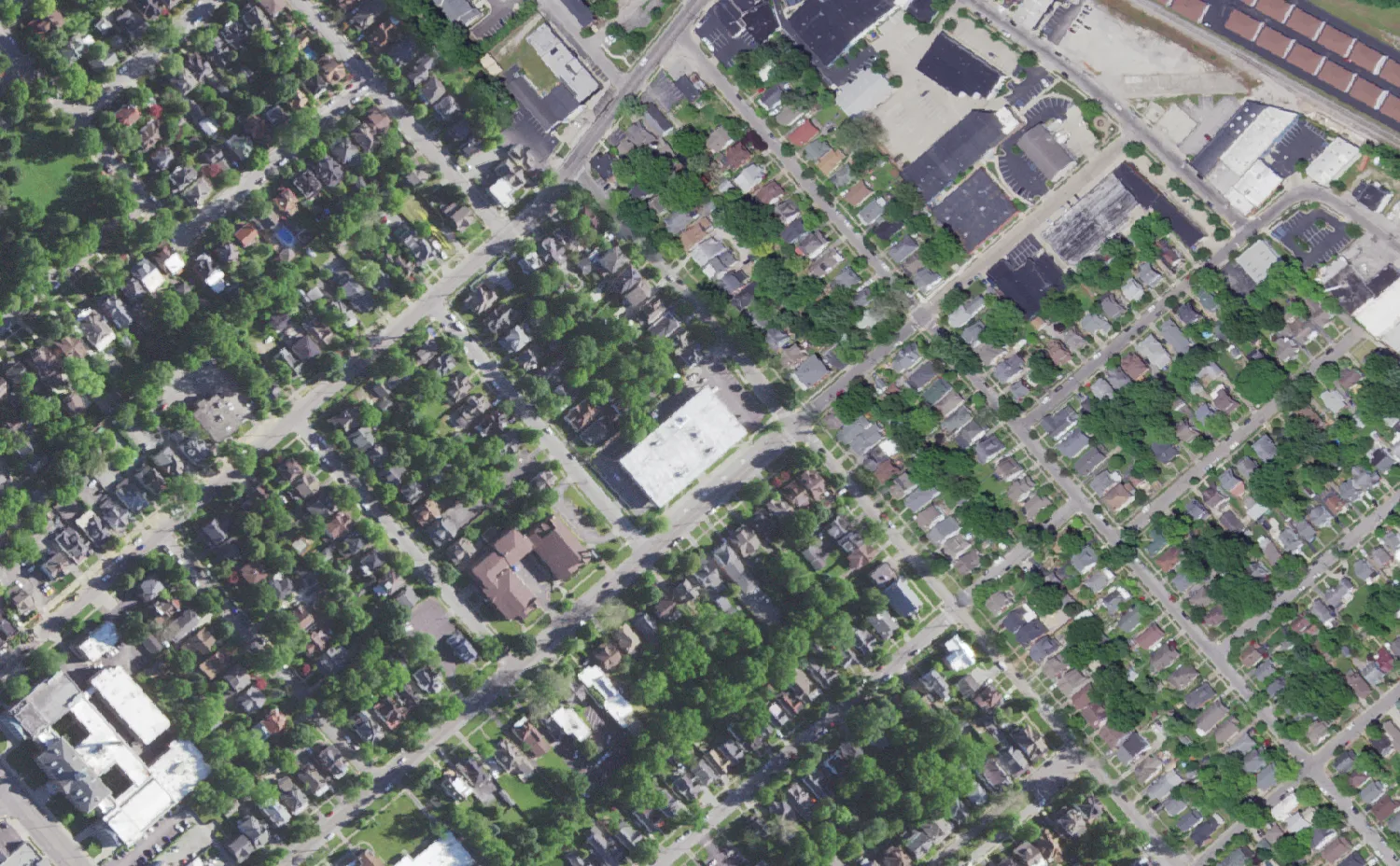 Ashland Elementary School and its grounds on North Ashland Avenue in Lexington, seen from the air