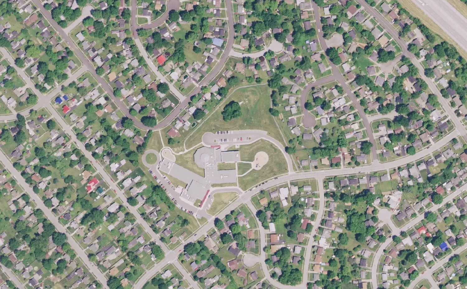 Deep Springs Elementary School and its grounds on Brynell Drive in Lexington, seen from the air