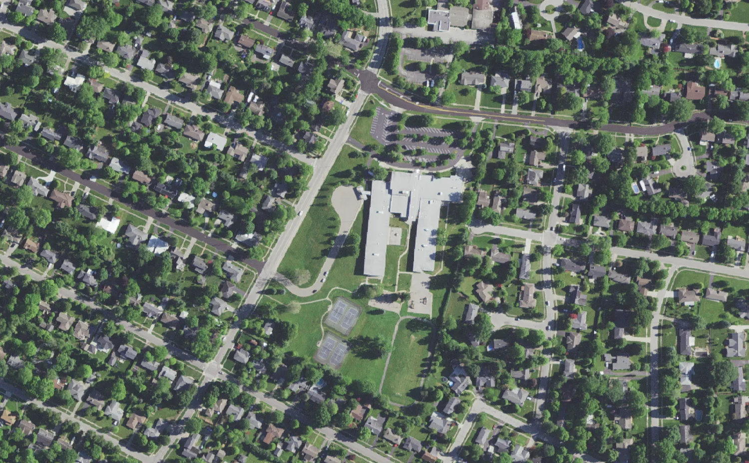 Glendover Elementary School and its grounds on Glendover Road in Lexington, seen from the air