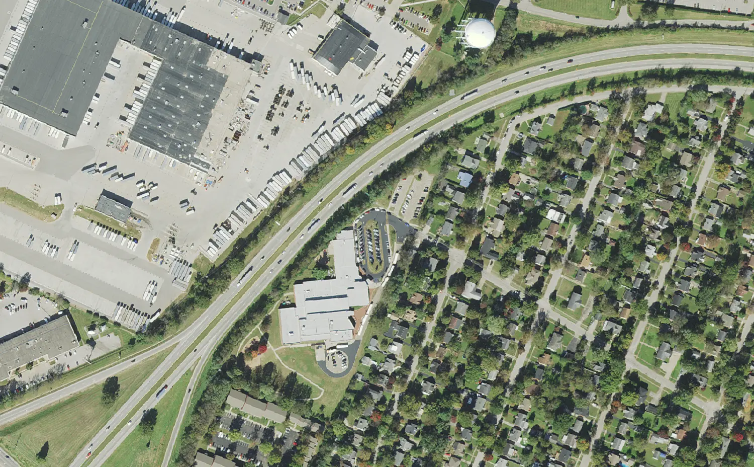 Meadowthorpe Elementary School and its grounds on North Forbes Road in Lexington, seen from the air