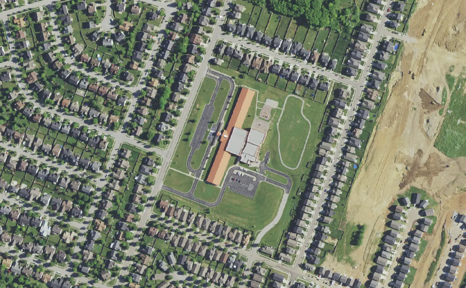 Sandersville Elementary School and its grounds on Sandersville Road in Lexington, seen from the air