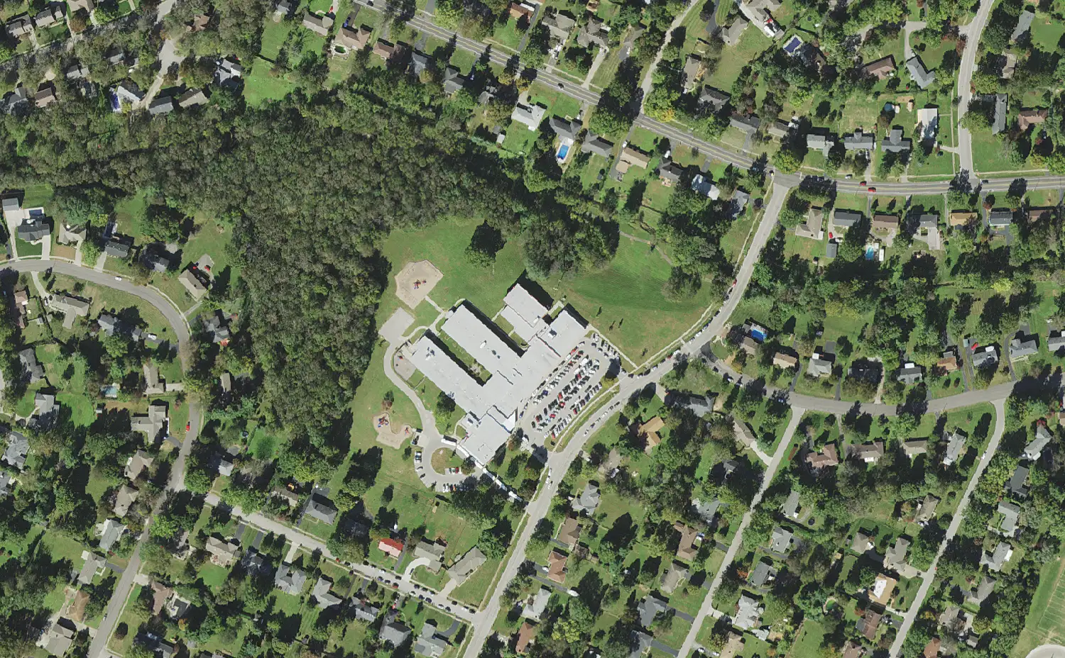 Stonewall Elementary School and its grounds on Cornwall Drive in Lexington, seen from the air